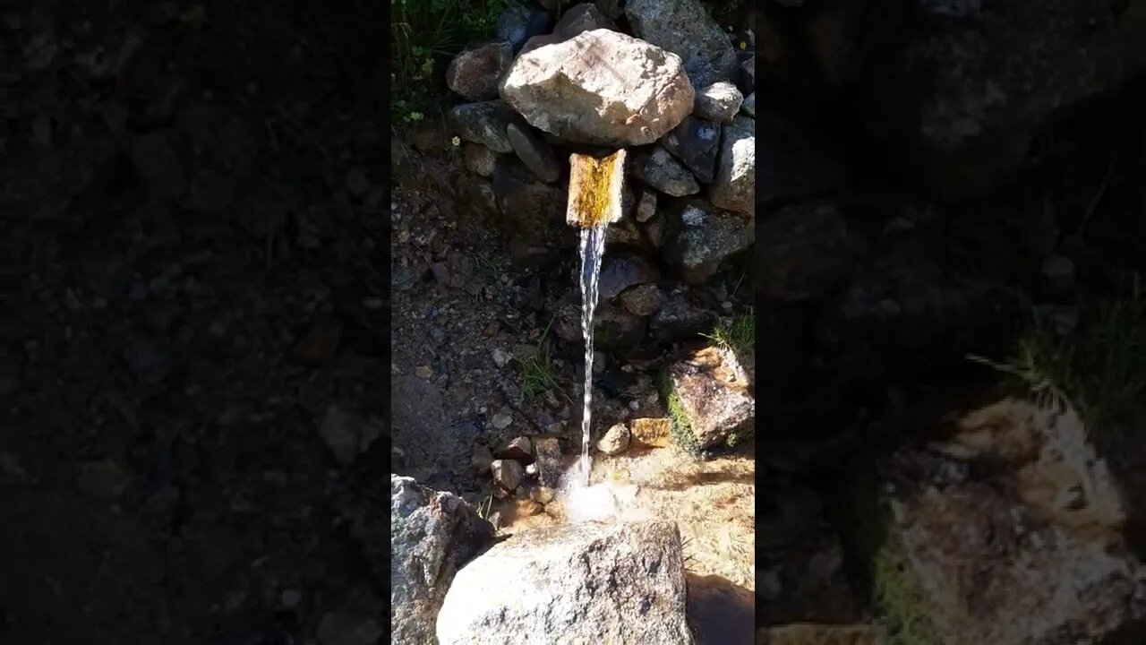 UFAK BORUDAN AKAN ŞU SESE KULAK VERİN.