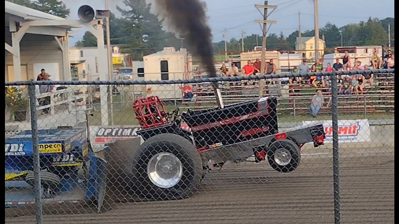 Tractor pulls - International 1066 "Addiction"