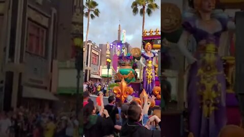 Mardi Gras Parade at Universal Studios Orlando - last 3 floats 4/23/2022 #shorts