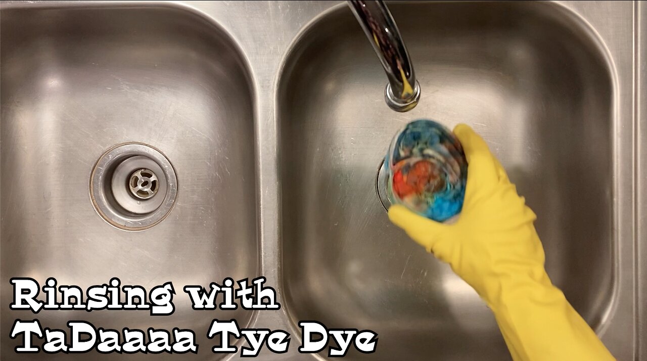 Rinsing Tie Dye With TaDaaaa Tye Dye: Next Level Tee L