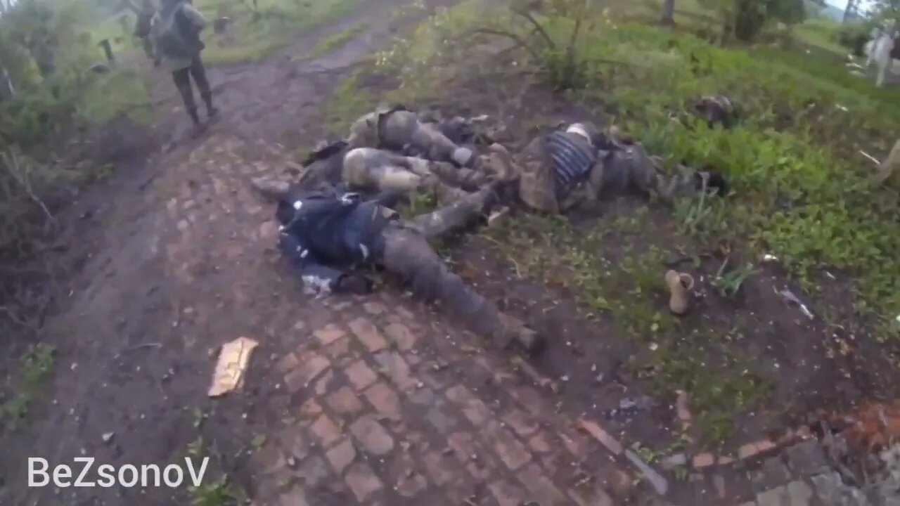 DPR Special Forces Are Cleaning Up The Village! Ukrops As Usual, Throw The Bodies Of Their Dead