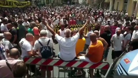 Rome, Italy… Massive protest in front of Mario Draghi's city centre You come down, or we’ll go up