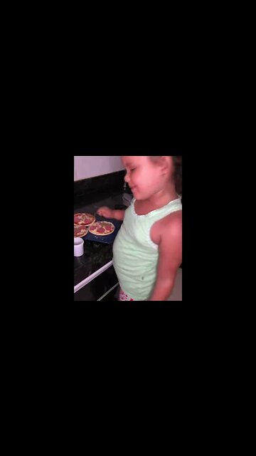 RECEITA DE CRIANÇA: MASSA DE PIZZA - 2 PARTE / CHILD'S RECIPE: PIZZA PASTA - 2 PART / #shorts