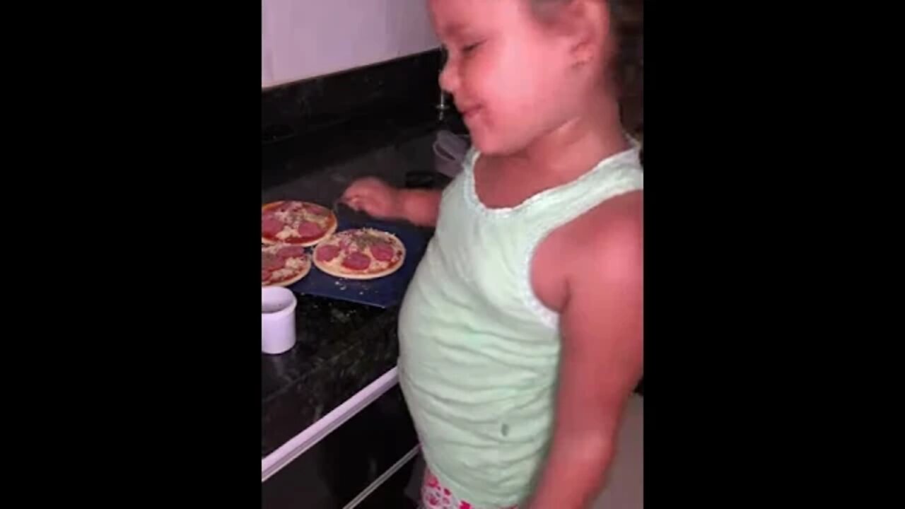 RECEITA DE CRIANÇA: MASSA DE PIZZA - 2 PARTE / CHILD'S RECIPE: PIZZA PASTA - 2 PART / #shorts