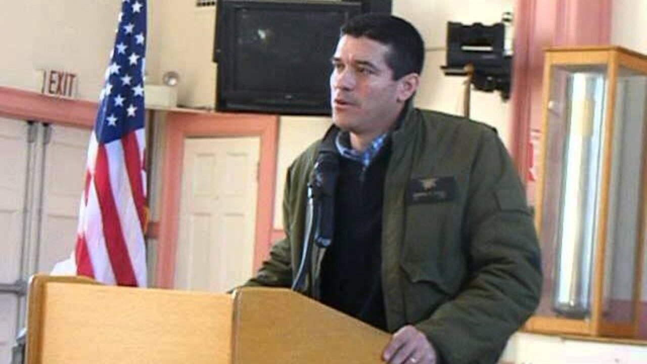 Crowd pan & Gabriel Gomez Speech at GOP Forum Tewksbury