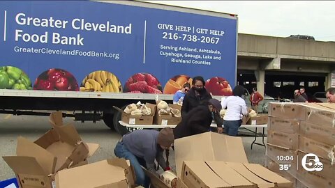 Fraternity partners with Greater Cleveland Food Bank