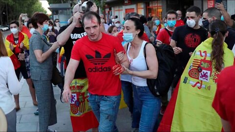 Bătaie între vecini la protestele împotriva guvernului spaniol.