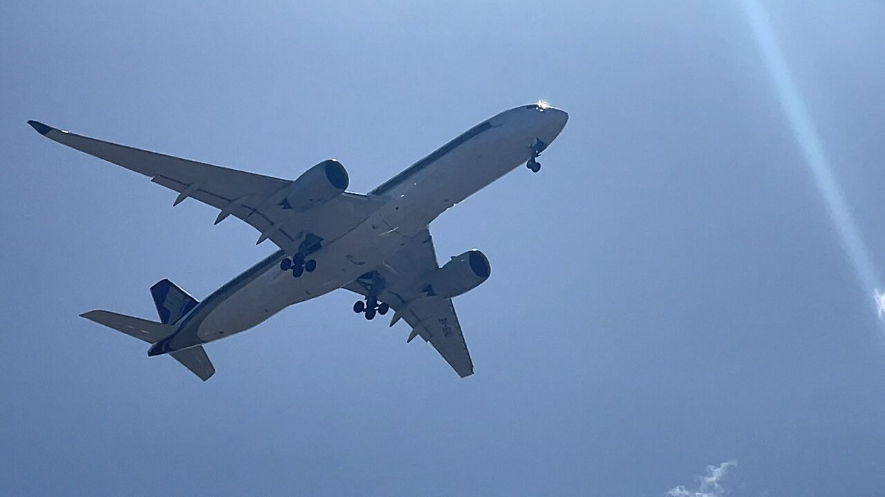 Singapore Airlines A350-9 short final runway 06 Perth YPPH