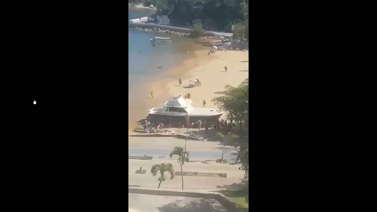 Shootout On Beach In Front Of Tourists In Acapulco @ playa Manzanillo