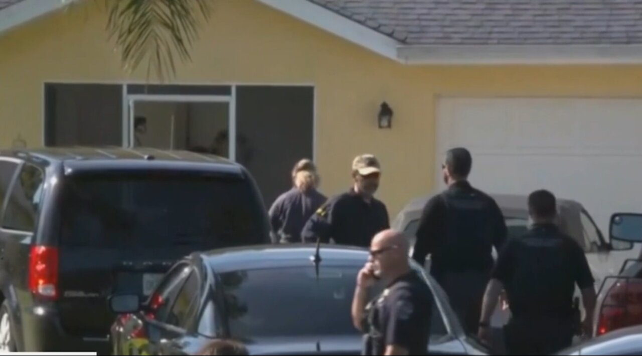 FBI agents execute search warrant at Florida home of Gabby Petito's fiancé, Brian Laundrie