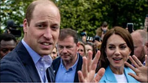 Prince William and Kate meet crowds ahead of Coronation concert - BBC News