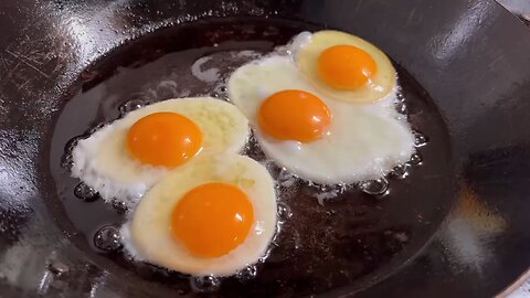 🥚🥚🥚Eggs cooking sunnyside 🥚🥚🥚