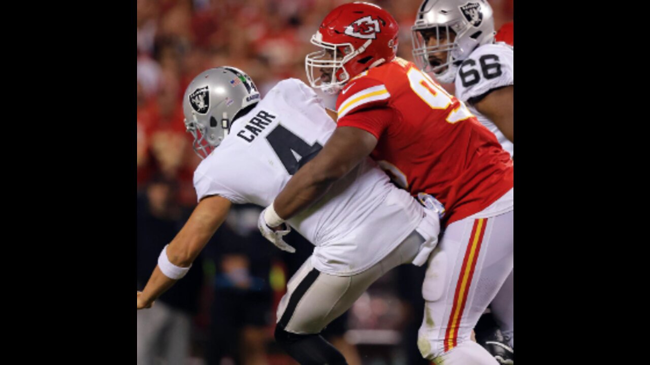 Chiefs hold on for wild 30-29 victory over rival Raiders