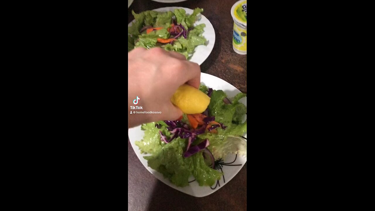 Fresh salad 🥗 with meat 🥩 🤙🤤