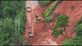 RODOVIA DESAPARECE NA RIO-SANTOS EM SP APÓS FORTE CHUVA