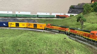 N scale Atlas Dash-8s oh yeah