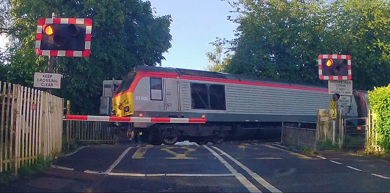 67008 TWF - Nantwich - Level crossing