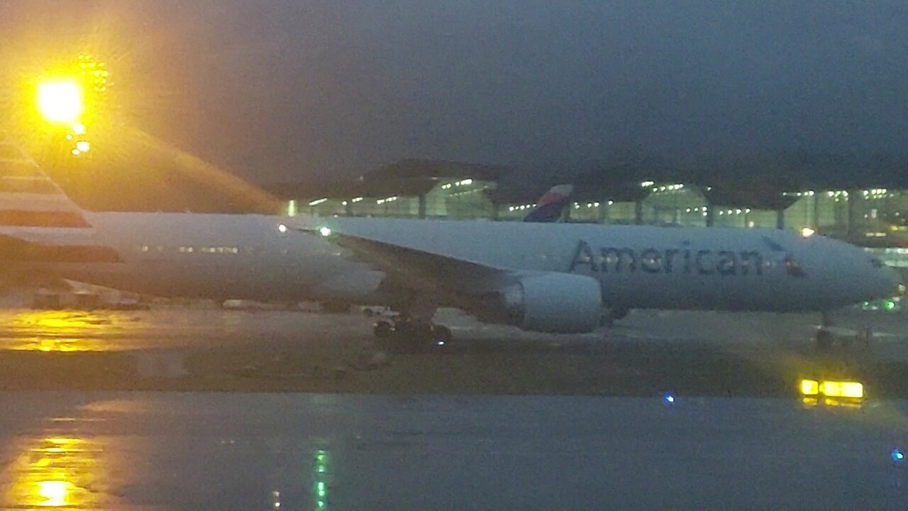 Pouso em Guarulhos-Airbus A320 PR-TYM