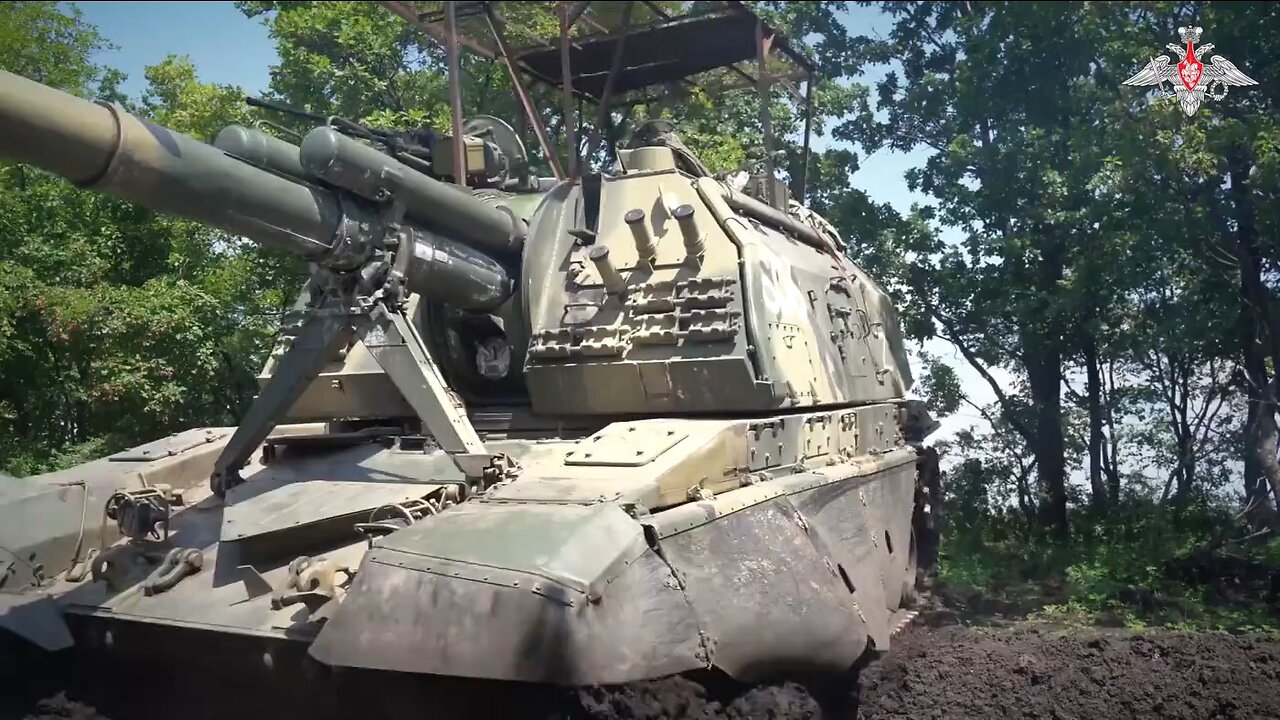 Russian self propelled gun MSTA-S artillery fire