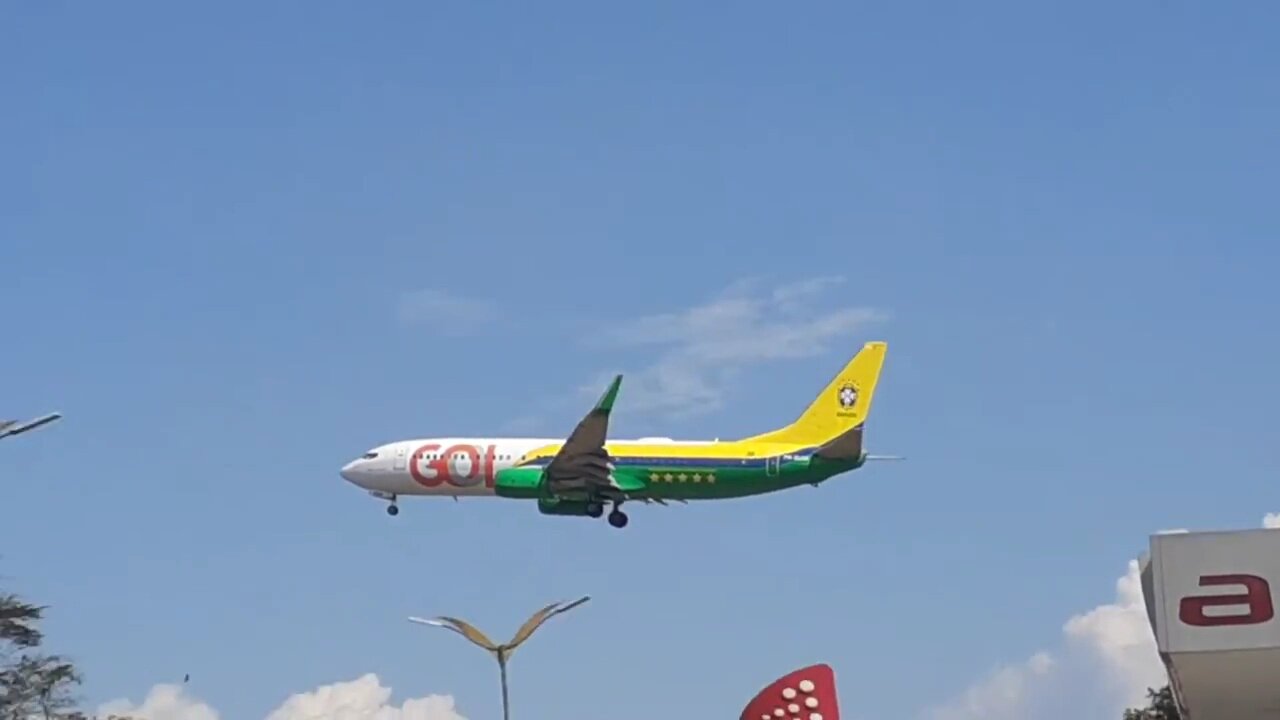 Boeing 737-800 PR-GUM na final antes de pousar em Manaus vindo de Boa Vista