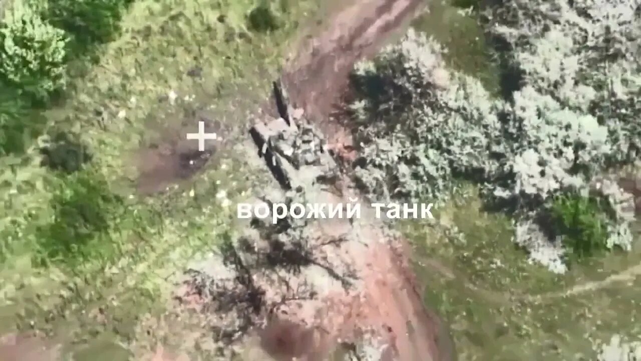 Russian T-80 MBT targeted and destroyed by Ukrainian National Guards’s artillery fire!