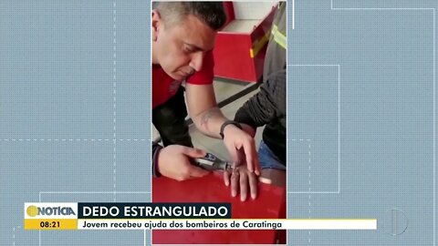 Jovem tem o dedo estrangulado por anel em Caratiga