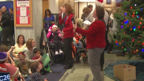 Syble Hopp students decorate tree for Brown Co. employees