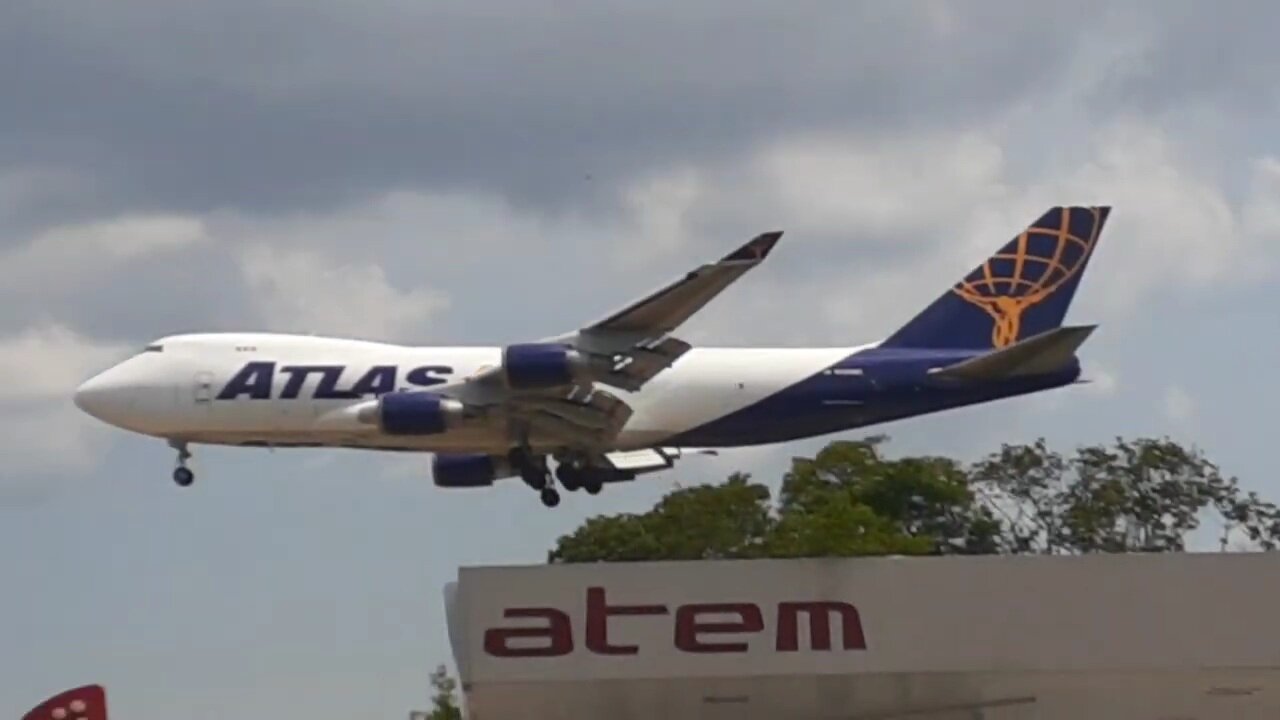 Boeing 747-400F N498MC na final antes de pousar em Manaus vindo de Miami