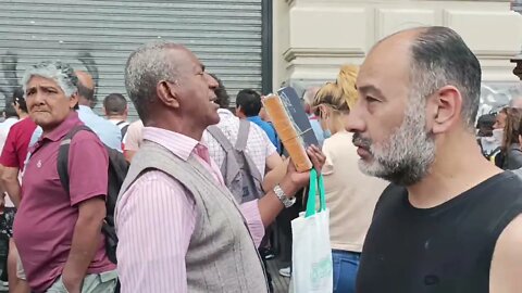 No sé que es peor...que el #trensarmiento no ande o escuchar al personaje este.