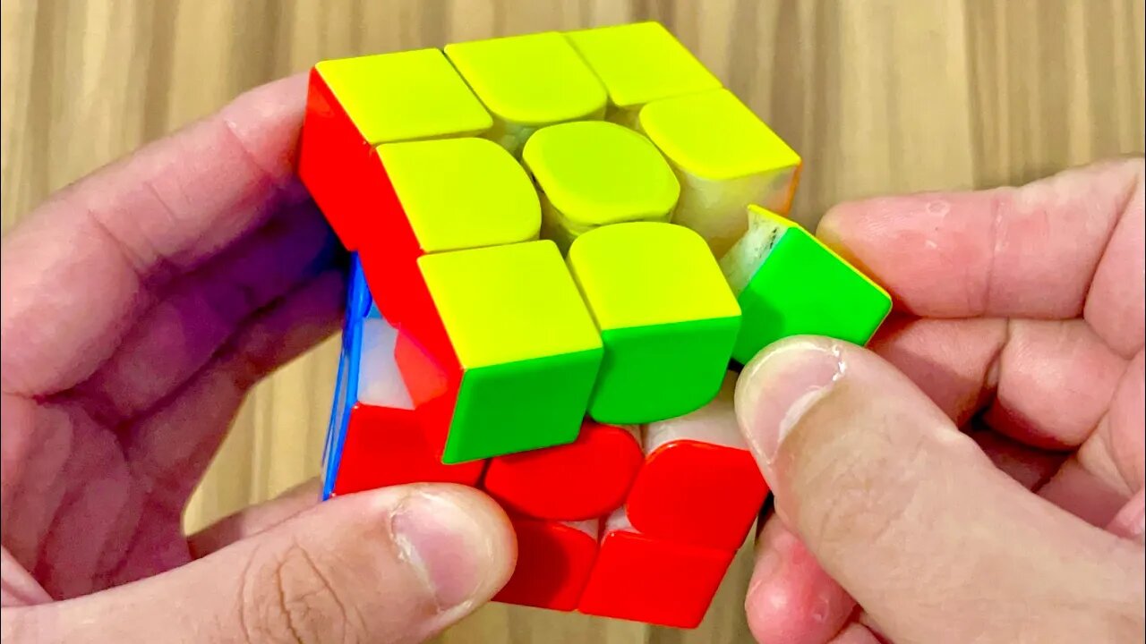 Rubik’s Cube with 900 IQ Be Like…