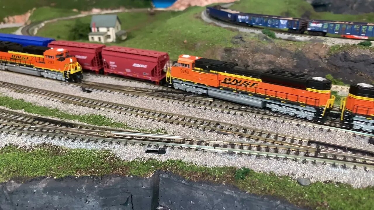 N scale SD70ACES changing track