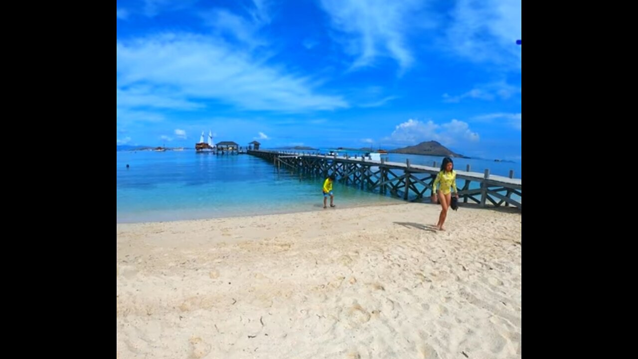 View padang beach, labuan bajo indonesian 😍🥰