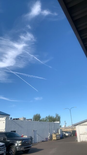 Caught in the act. Chemtrails