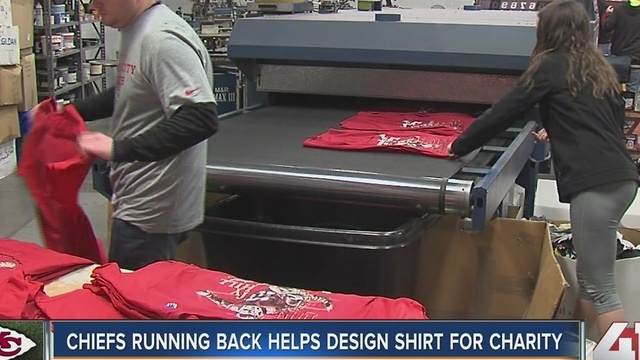 Chiefs running back helps design shirt for charity