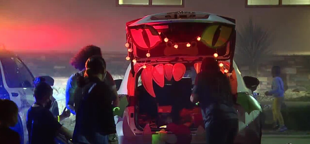 Las Vegas police host trunk-or-treat events this week