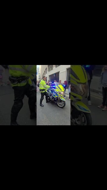 Met police allowing the public on their bikes #queensjubilee2022