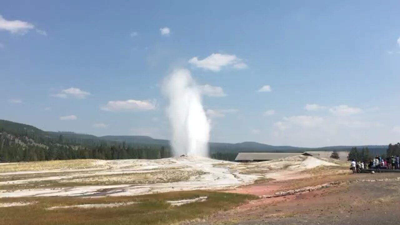 Yellowstone old Faithful