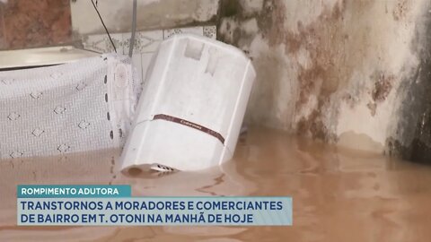 Rompimento adutora: transtornos a moradores e comerciantes de bairro em T. Otoni na manhã de hoje