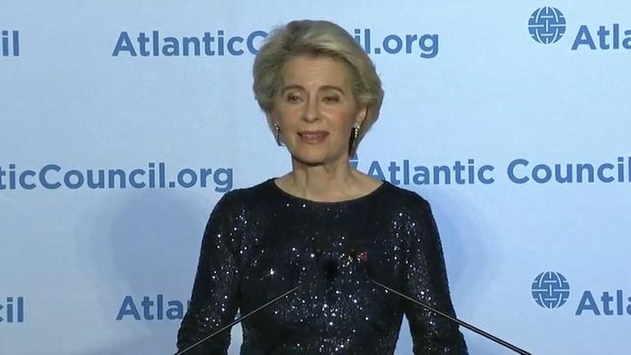 Pfizer CEO Albert Bourla receiving his prize from European Commission President Ursula von der Leyen