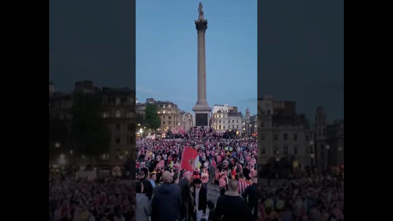 Trafalgar square full of sunderland fans #football #sunderland