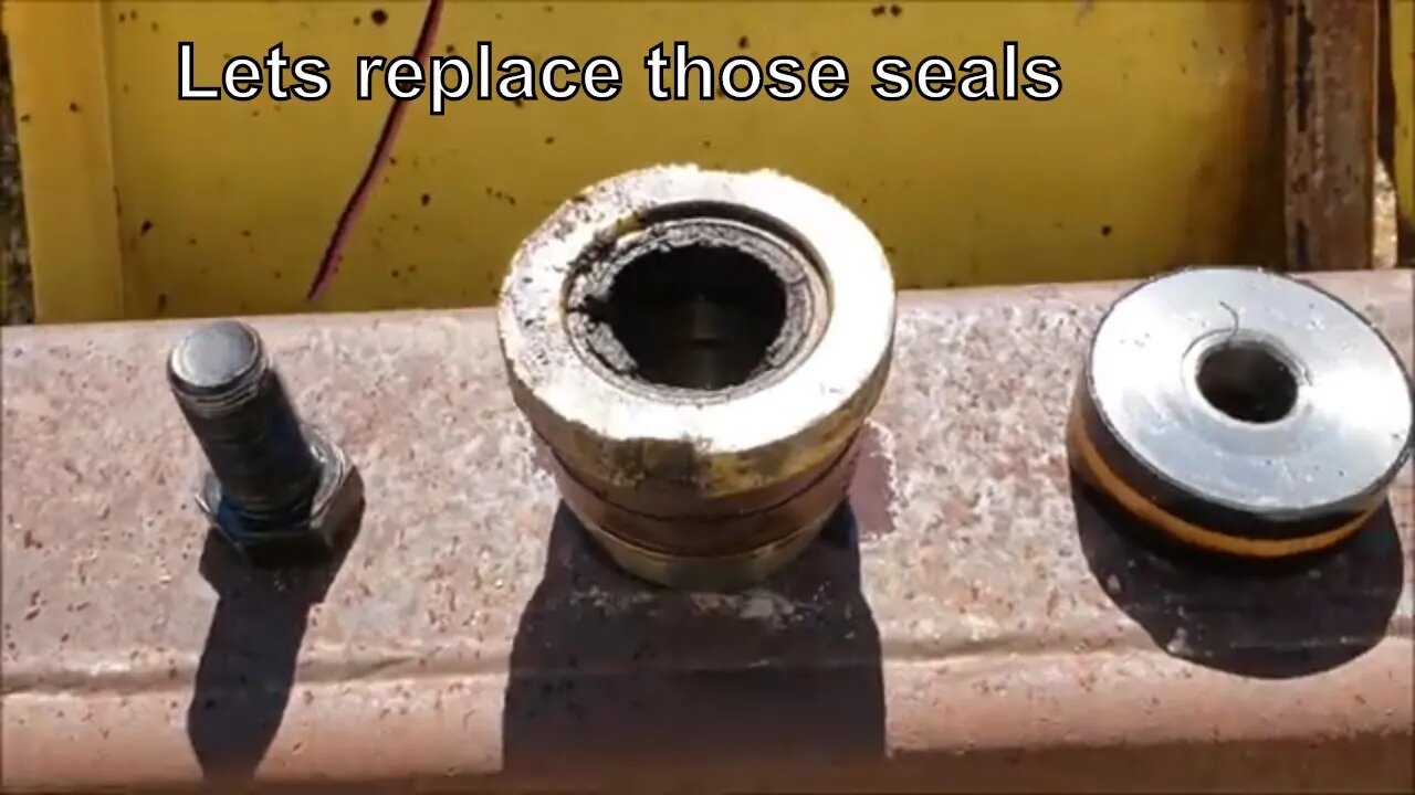 Replacing Hydraulic Cylinder Seals - Part 3 - Pulling it all apart