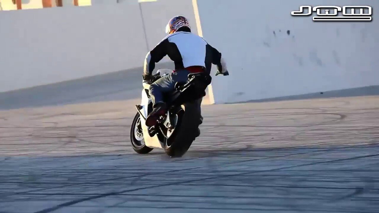 Acrobacias En Moto