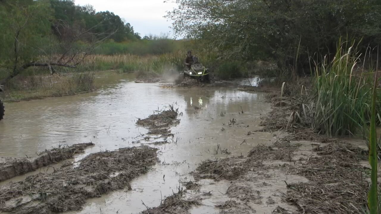 Mudaholic convention 2023 outlander blowing through hole2