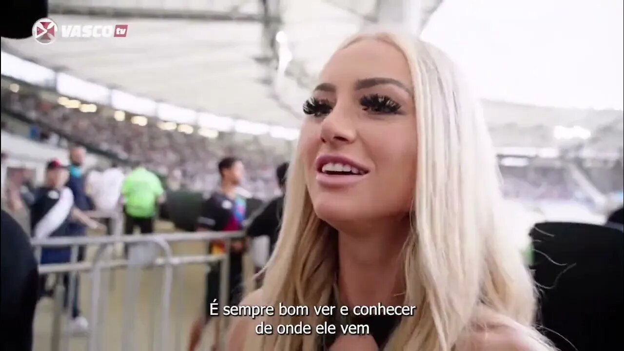 Alisha no Maracanã vendo o Vasco com Douglas Luiz