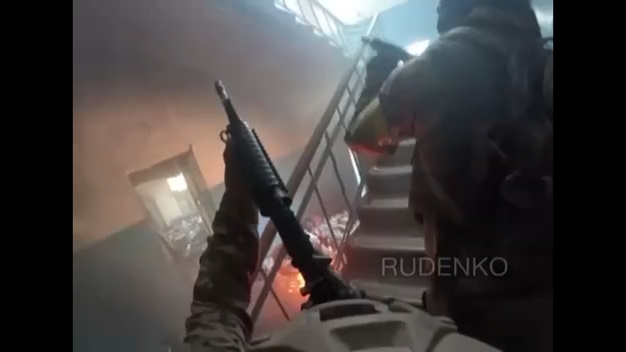 Ukrainian soldiers get shot clearing a stairwell ☦️