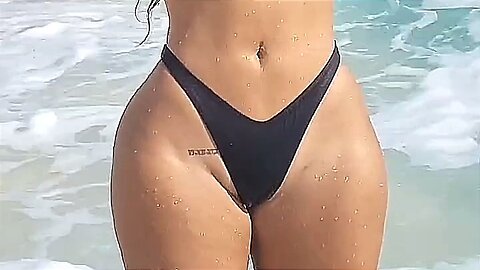 The beauty loves the sea. 😋💯