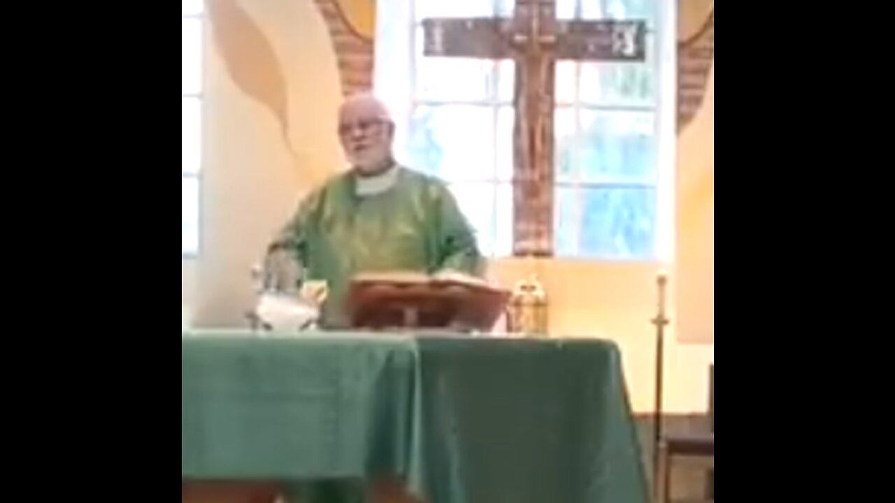 Guy without mask gets kicked out of Canadian church