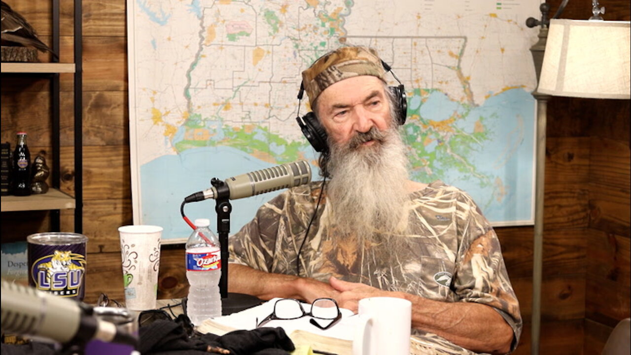 Why Phil Hunts on Sunday and the Unusual Creatures at Jase's New House | Ep 361