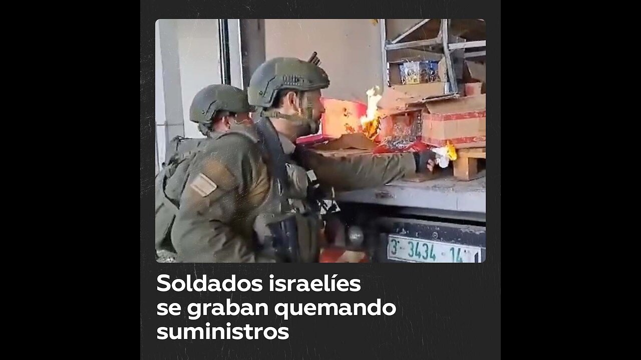 Soldados israelíes prenden fuego a suministros en Shejaiya, al norte de Gaza