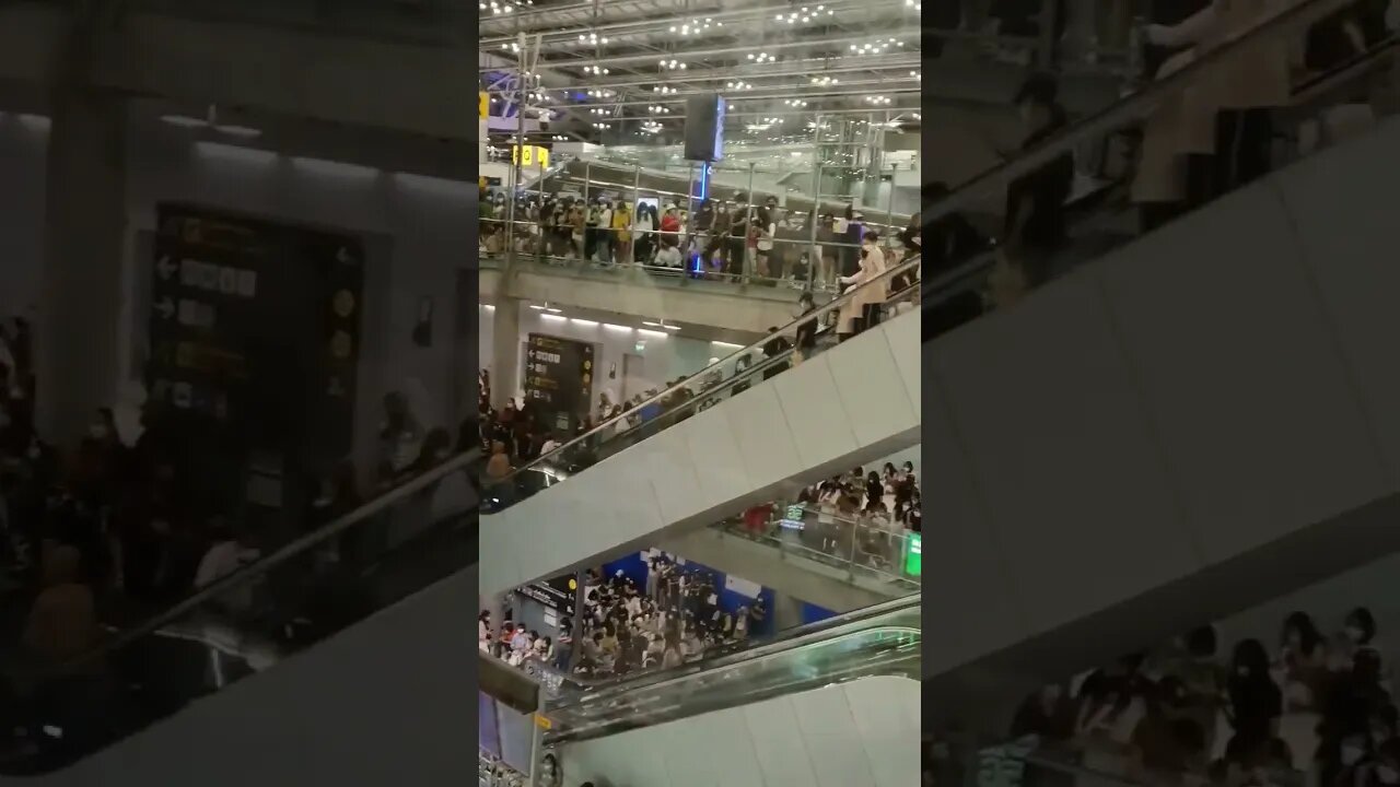just imagine the crowd on the bangkok concert itself?? oh my goodness